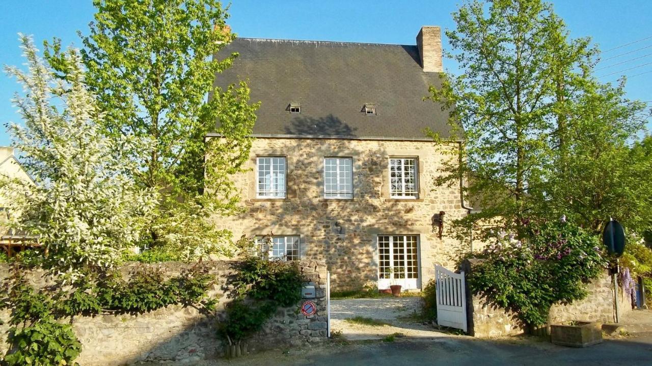 Manoir De La Grand'Cour Bed and Breakfast Soulgé-sur-ouette Buitenkant foto