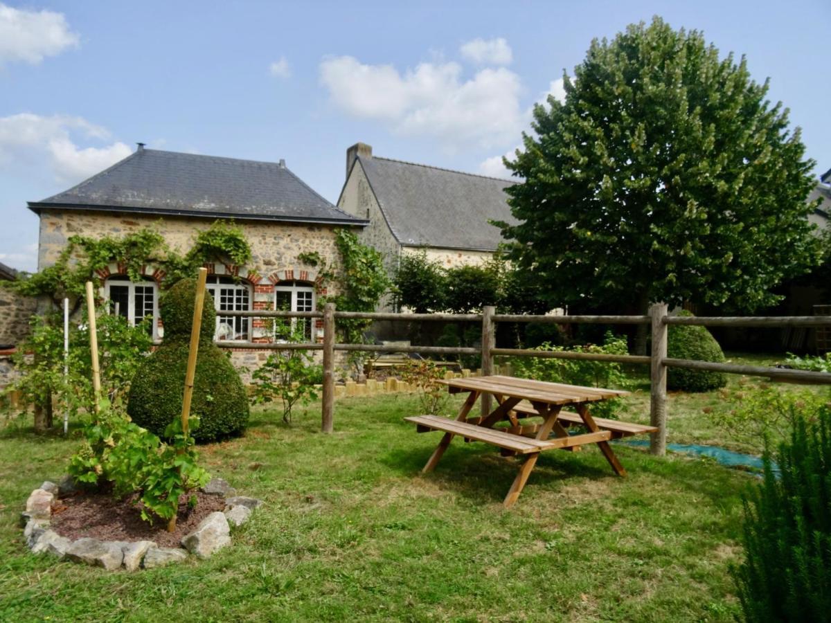 Manoir De La Grand'Cour Bed and Breakfast Soulgé-sur-ouette Buitenkant foto